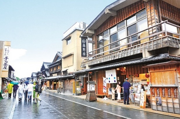 托福横丁再现了江户时代的街景和洋溢着古色古香的气息。