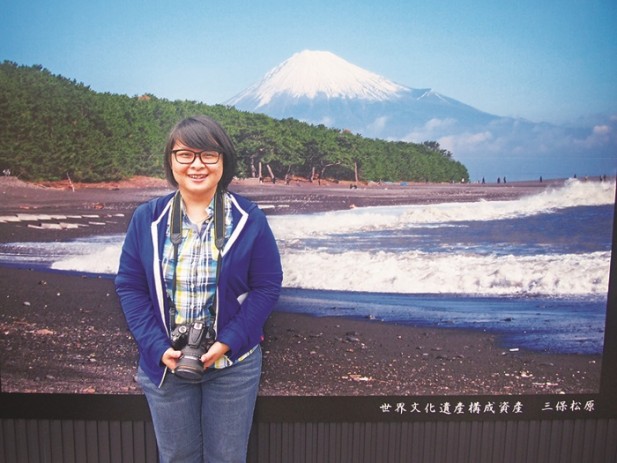 无缘与真的富士山合照，但我还是可以和富士山画像合照安慰自己。
