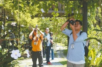 台湾休闲农业发展协会邀请马来西亚18家媒体摄影记者来台参加摄影比赛，增加国际曝光度。记者林缙明／摄影