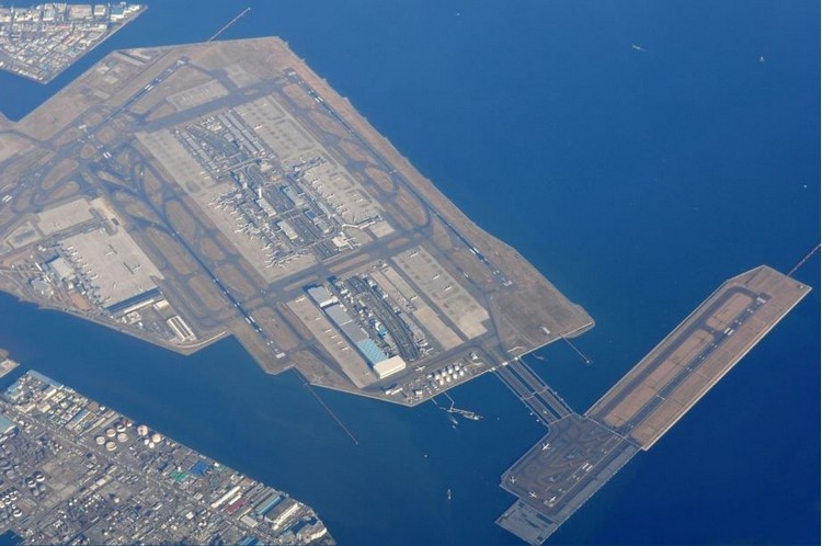 俯瞰日本东京羽田国际机场