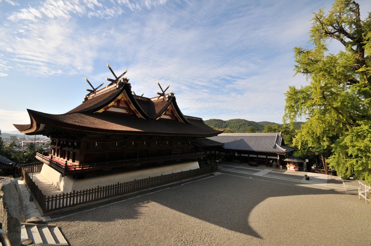 吉备津神社 被指定为国宝的建筑物，里头一个全长360公尺、气势磅礴的大回廊。
