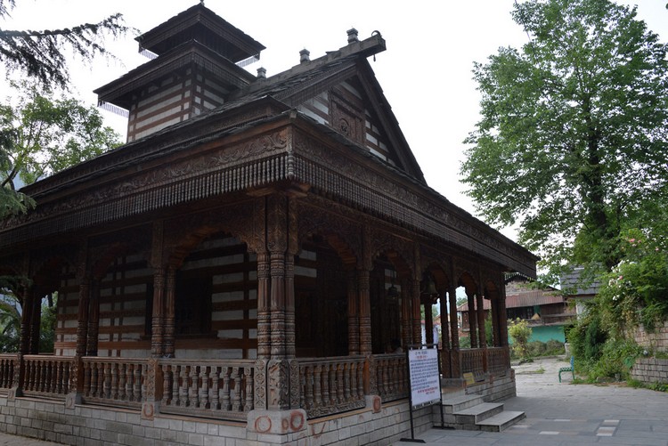 空无一人的Siyali Mahadev寺庙，让人不自觉地放轻脚步，唯恐破坏了安静的气氛。