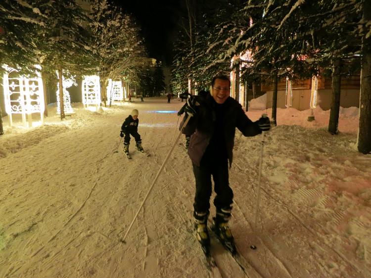 滑雪无论在白天还是夜间都适合进行！