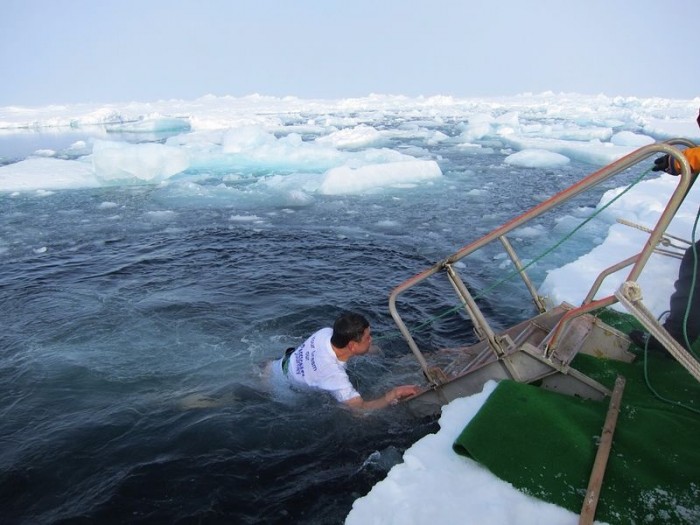 李桑参与了90°N跳冰海大行动的壮举（三） 
