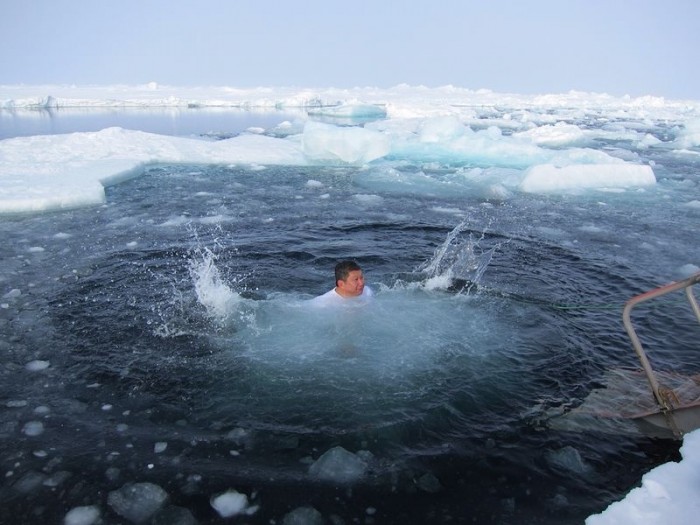 李桑参与了90°N跳冰海大行动的壮举（五）