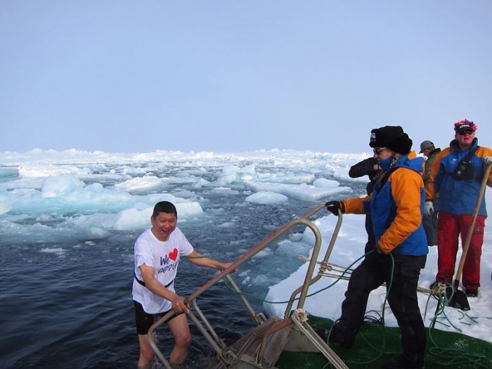 李桑参与了90°N跳冰海大行动的壮举（七）