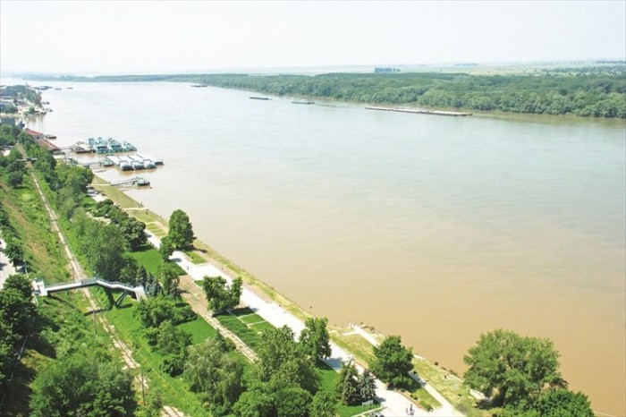 多瑙河贯穿欧洲多个国家，这只是其中径流鲁塞境内一景。