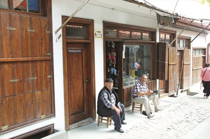修缮过的伊斯可利小镇和收购工艺师傅。