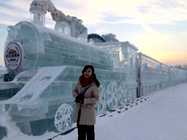 冰雕蒸汽火车，栩栩如生。