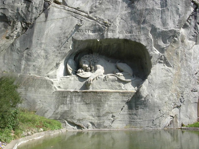 狮子纪念碑，是瑞士最负盛名的纪念碑。