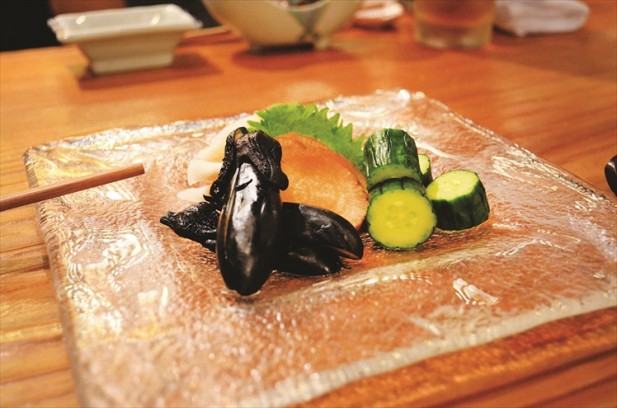 秋田乡土料理内的腌制小茄子、小黄瓜和萝卜，是非常开胃的小吃。