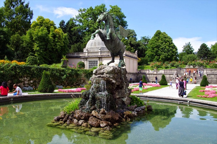 小喷泉和雕刻，欧式庭院造景的重要元素之一！