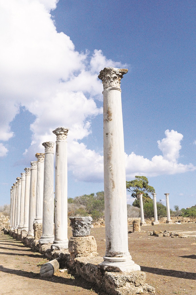 罗马柱子，如果你站在柱子的中间，可以发现这些柱子完全是整齐的一排，一丝一毫都没有出错，不禁对古人的智慧感到惊讶。