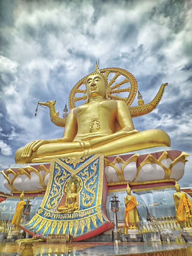 大佛寺敬奉着一座大型的佛像。