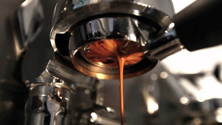 论咖啡豆的质量、研磨、冲泡到器皿，只要来到意大利都是一门学问。