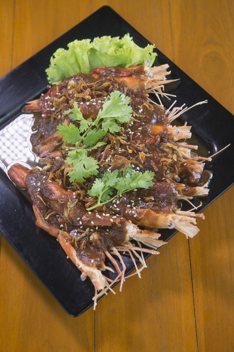 Fried Shrimp with Tamarind Sauce（100克90泰铢）