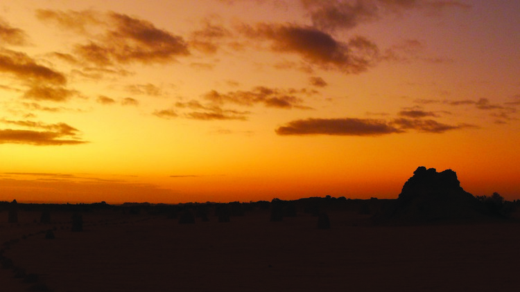 夕阳西下的时刻在尖峰石阵是另一种风景。