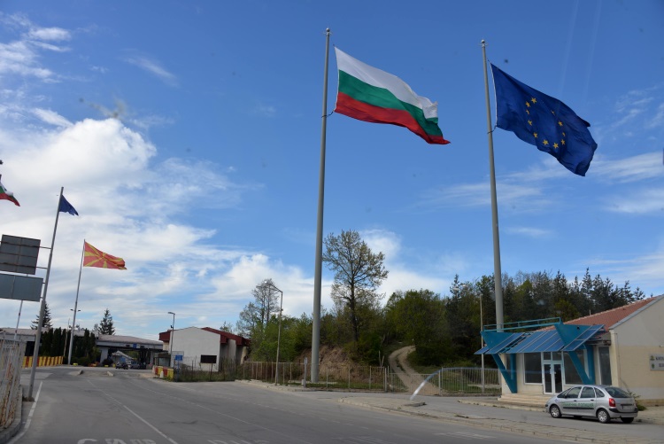 保加利亚语马其顿的边境边防；还是严格。