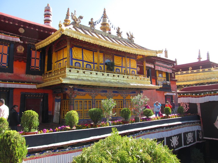 大昭寺是一座藏传佛教寺院。
