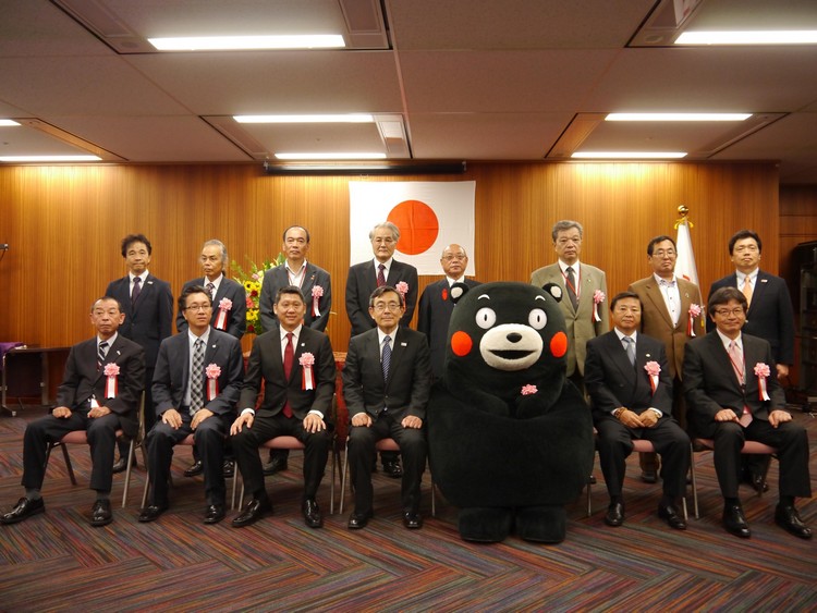 历史性照片；熊本观光吉祥物“熊本宝宝”，与李桑一起被选为日本政府观光大臣奖。