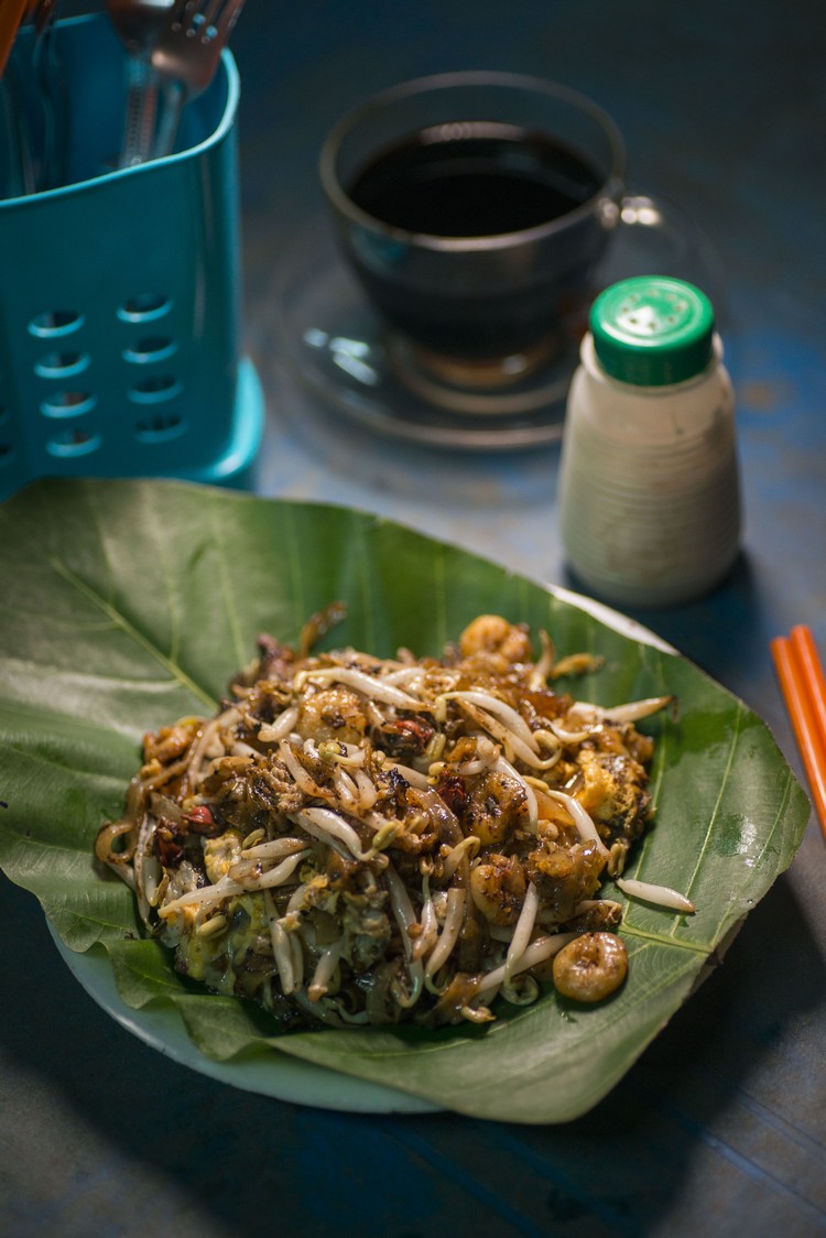鸭蛋炒粿条（RM3.80） 有别于槟城炒得干身的炒粿条，亦不像马来人炒得油腻，有点湿却不油，火喉十足，粿条与配料各司其职。