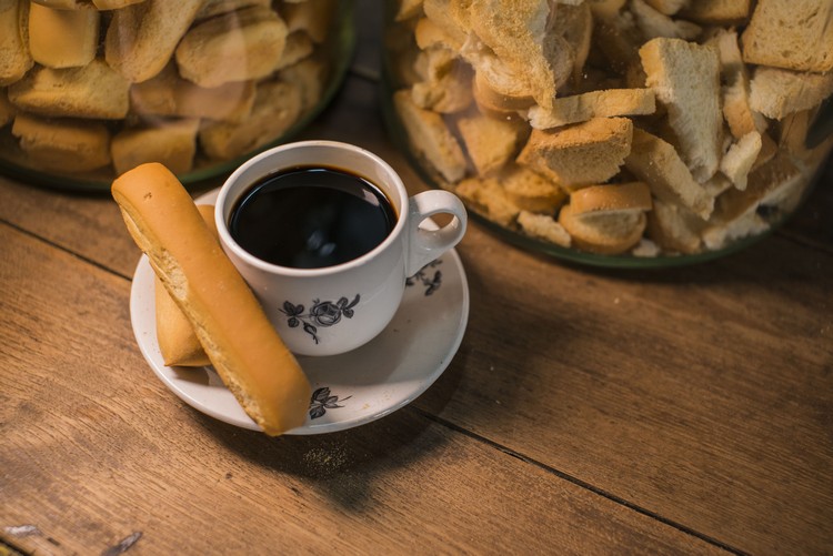 黑咖啡加手指饼，是许多人熟悉的搭配。想要回味？安东咖啡有销售。