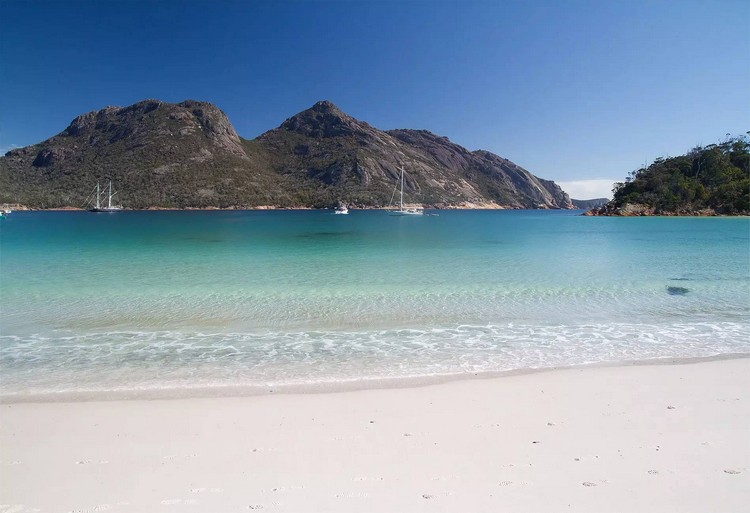 细白沙滩被排进世界十大最美海滩之一。