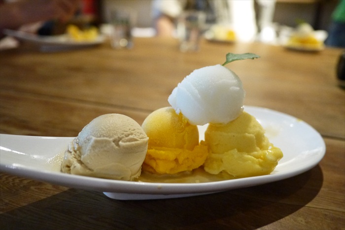 精挑细选新鲜的台湾土芒果、爱文芒果、黑糖风味的冰淇淋。