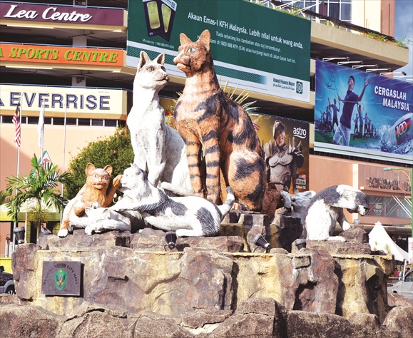 最具代表古晋的九只猫雕像。