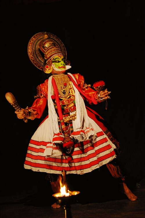 Kathakali传统戏剧表演。