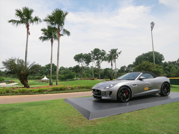 Jaguar作为赞助商之一，总不能不在现场展示其高级跑车。