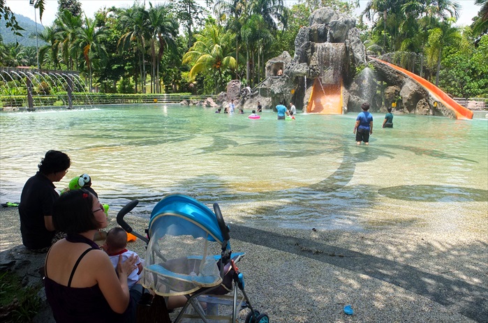 双溪克拉温泉休闲公园适合亲朋好友嬉水共乐。