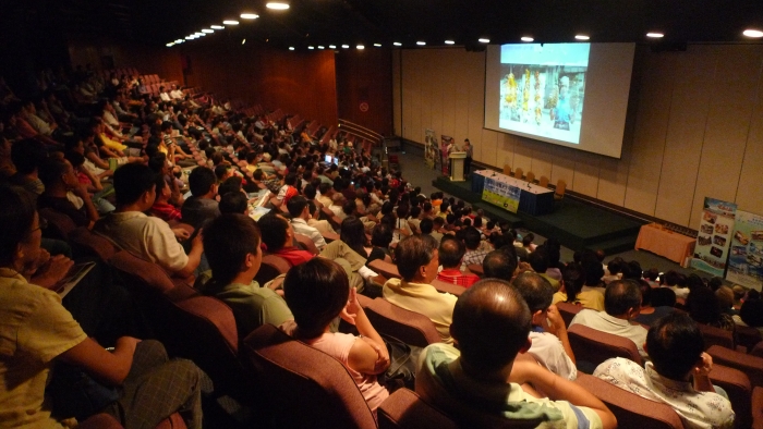 2010年第二届的吉隆坡站马华视听室，当时现场人潮满满。 