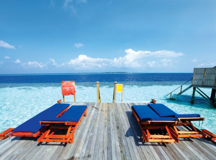 马尔代夫是无瑕的，因为它的海水清澈而蔚蓝。