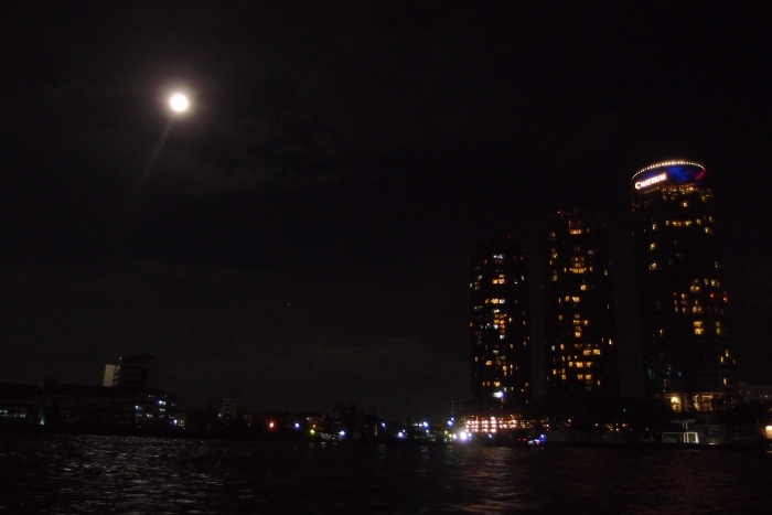 在搭船的回途中，还有月圆之夜美景相伴！